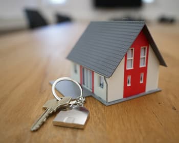 End of tenancy cleaning and key handover in Greater Manchester
